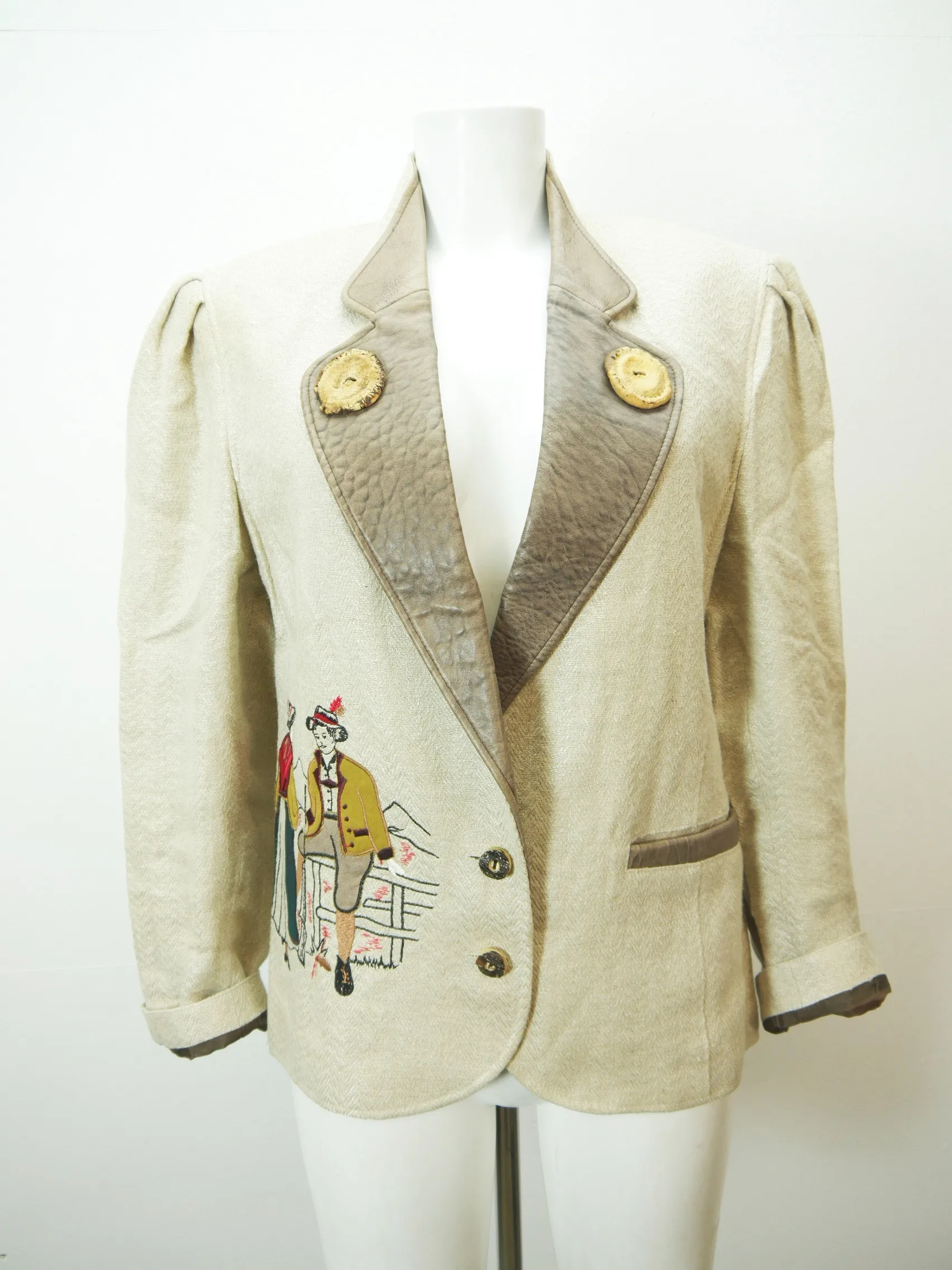 Julius Lang beige mit Stickerei sagenhafte Damen Leinen Trachtenjacke Gr.40